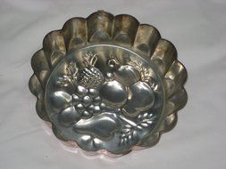 Vintage Coppertone &amp; Tin Fruit Pattern 7 1/2 x 2 1/4 Inch Jell-O Pate Mold Cake Baking Pan N2