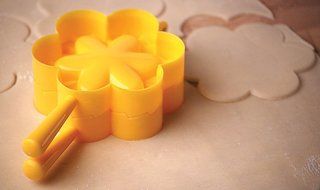 Norpro 1039 Flower Dough and Dumpling Press, Yellow N4