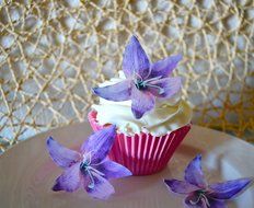 Edible Lily Flowers -Set of 12 - Cake and Cupcake Toppers, Decoration N2