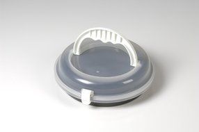 Bakers Select Nonstick Round Cake Pan with Cover, 9 Inch