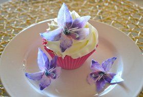 Edible Lily Flowers -Set of 12 - Cake and Cupcake Toppers, Decoration N3