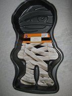 Wilton Mummy Cake Pan