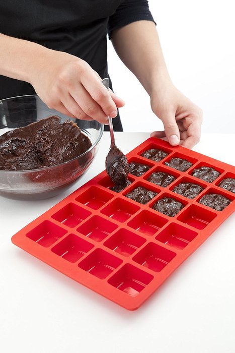 Lekue 24 Cavity Mini Brownie Mold Pan, Model # 0216024R01M017, Red N6
