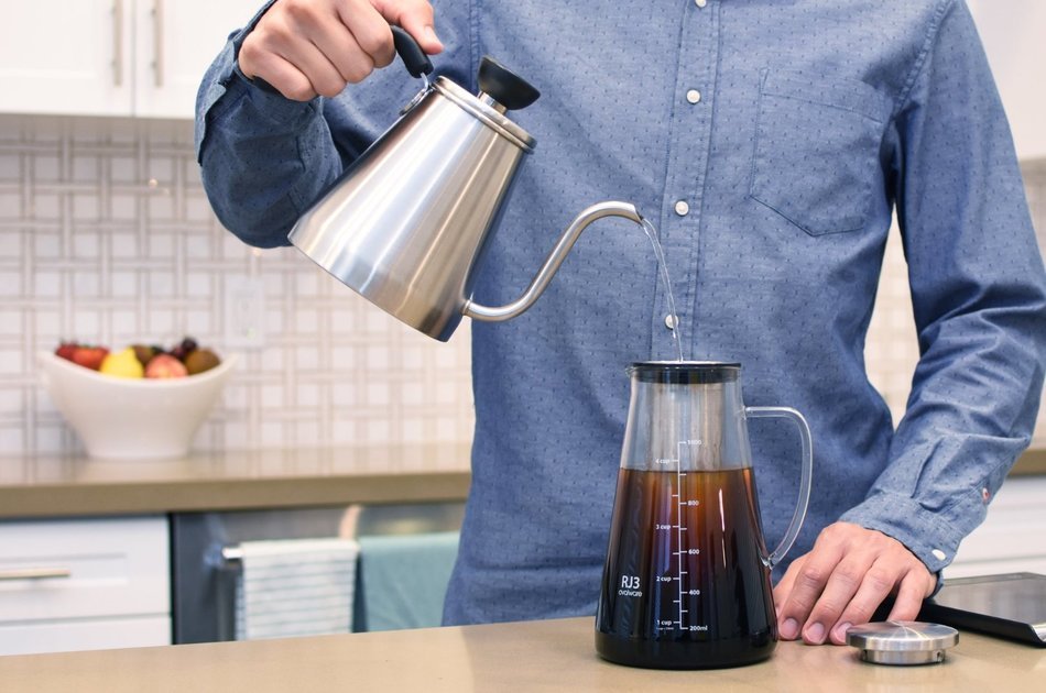 Airtight Cold Brew Iced Coffee Maker and Tea Infuser with Spout - 1.0L Ovalware RJ3 Brewing Glass Carafe with... N2