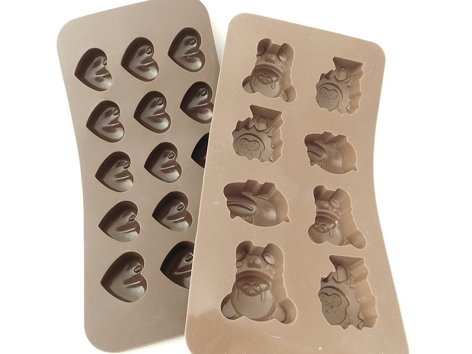 Set 2 silicone Chocolate Candy Molds; 1 Hearts mold and 1 mold of Hippos/Lions/Bears. Ice cubes, Candies, Gummies... N6