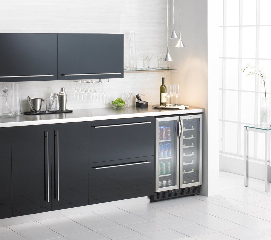 Danby DBC2760BLS 5.0 Cu. Ft. Silhouette Beverage Center - Black/Stainless N4