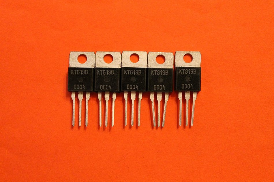 Transistor silicone KT819V analogue 2N5492, 2N5494, 2N6099, 2N6130 USSR ...