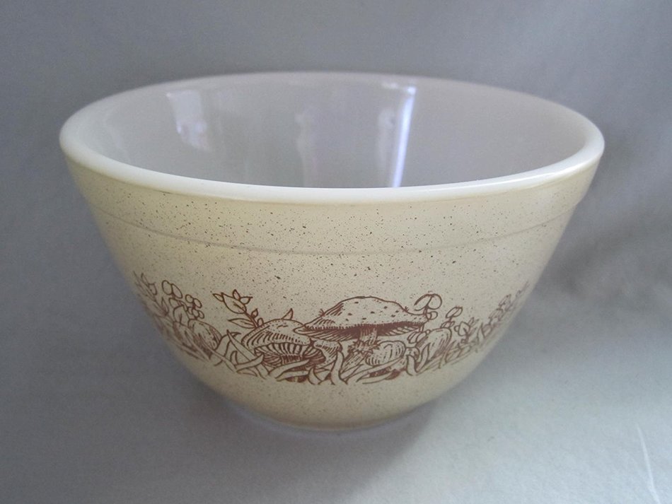 Vintage 1980s PYREX Forest Fancies Mixing Batter Bowl - 750ml N2