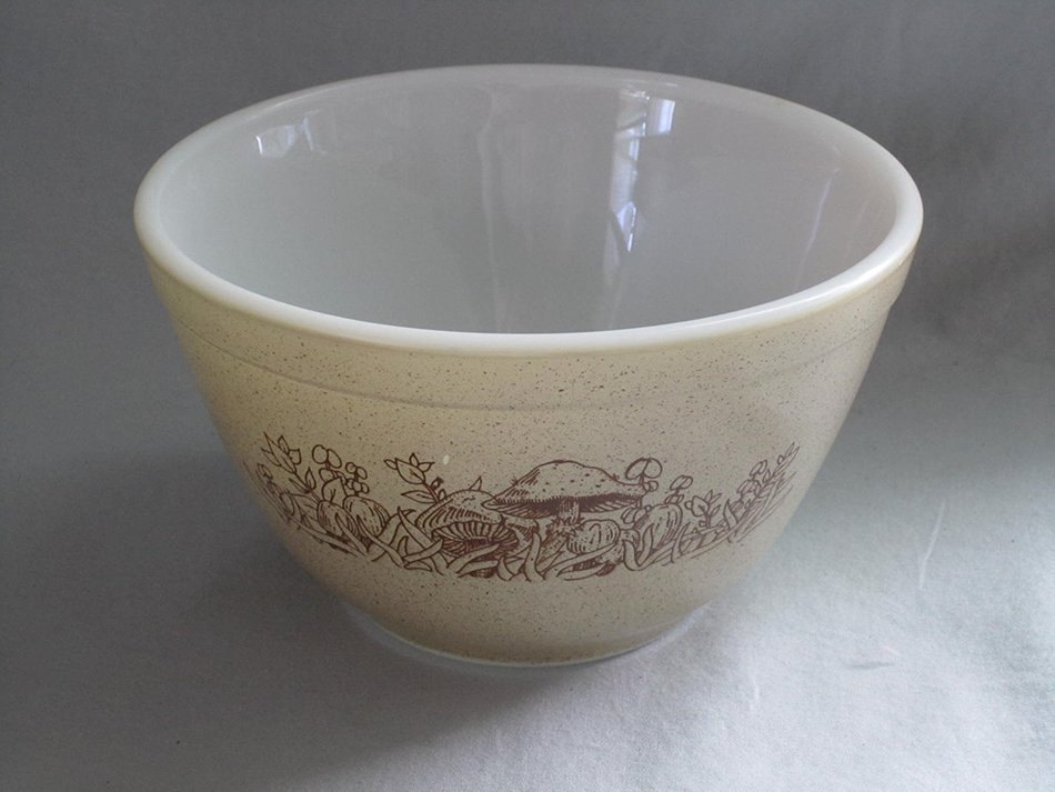 Vintage 1980s PYREX Forest Fancies Mixing Batter Bowl - 750ml N3