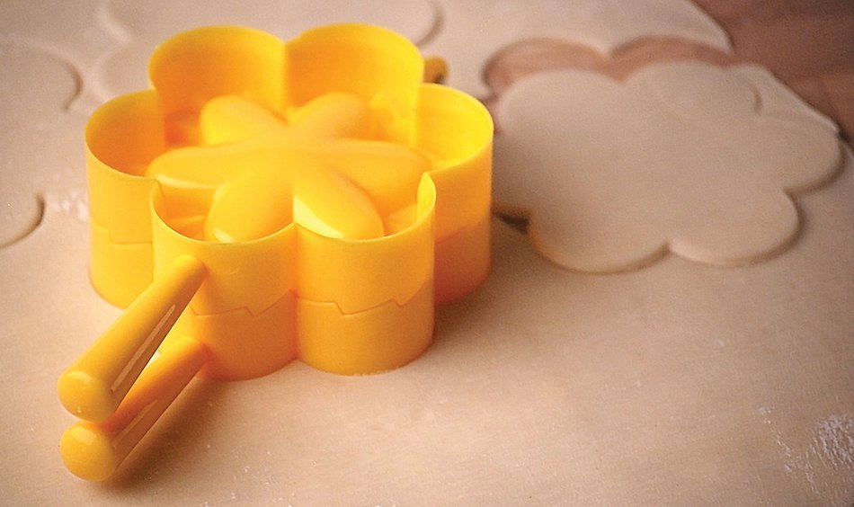 Norpro 1039 Flower Dough and Dumpling Press, Yellow N4