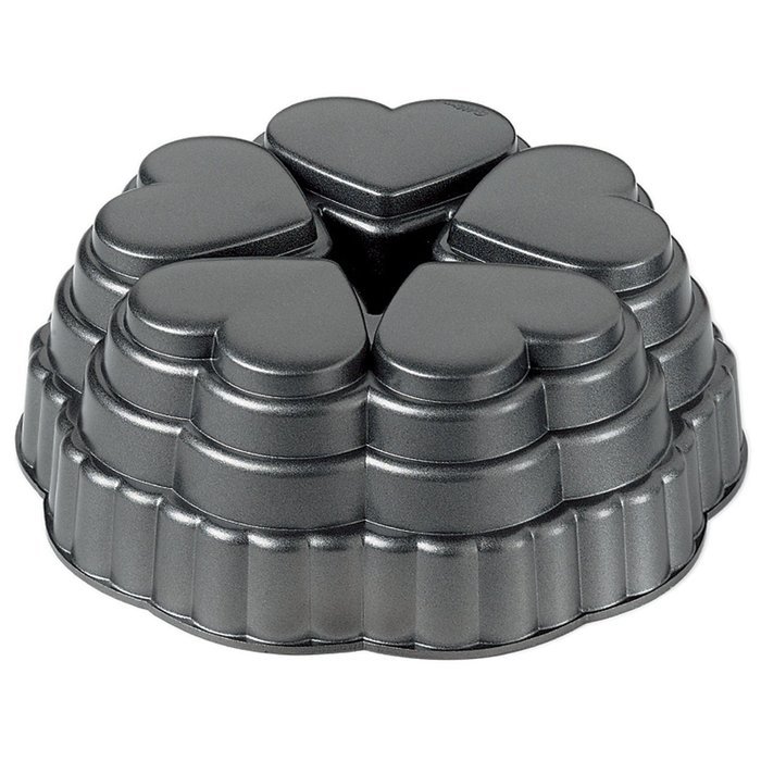 Wilton Dimensions Cast-Aluminum Nonstick Queen-of-Hearts Pan