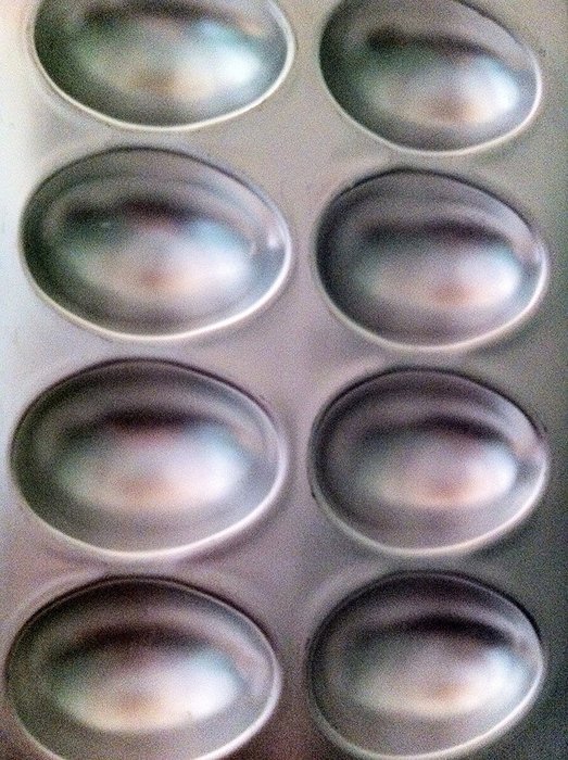 Wilton Egg 8 Cavity Cake Pan 2105 2118