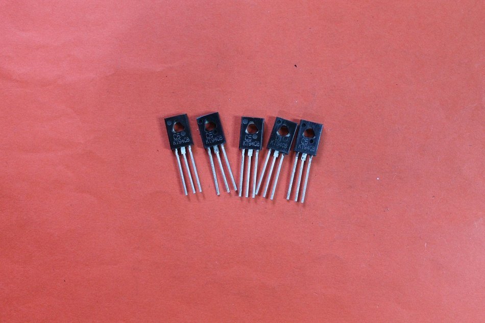 Transistors silicon KT940V analogue 2SC2231, 2SC2231A, BF297, BF457 USSR 30 pcs