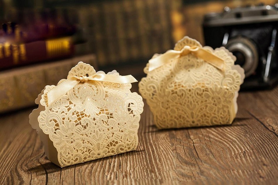 50pcs Laser Cut Soft Gold Candy Box Wedding Gift Box Wedding Party Favors Chocolate BOX W/ribbon N2
