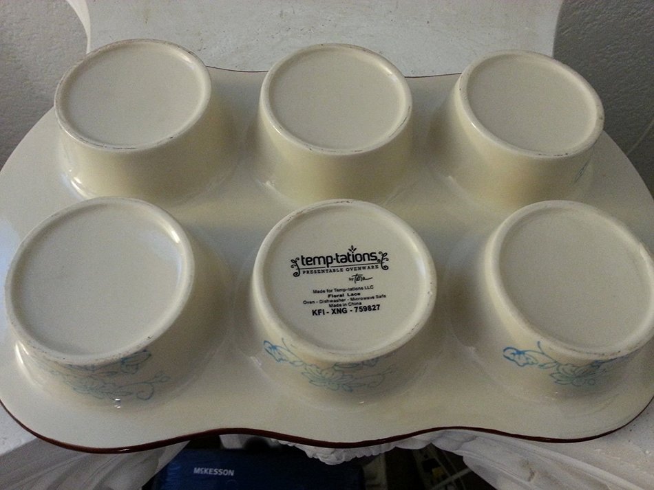 Ceramic Muffin/Cupcake Ovenware with metal stand by Temptations LLC N2