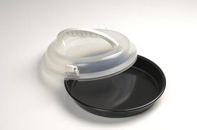 Bakers Select Nonstick Round Cake Pan with Cover, 9 Inch N2