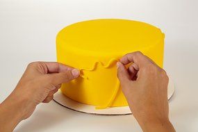 Wilton 710-2308 Decorator Preferred Fondant, 24-Ounce, Yellow N7