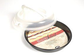 Bakers Select Nonstick Round Cake Pan with Cover, 9 Inch N3