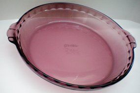 Corning Pyrex 9.5&quot; Cranberry Cake/Pie Pan w/ Fluted Edge -- Vision Color