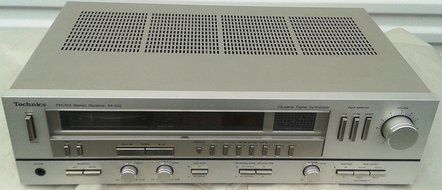 Vintage Technics SA-222 FM/AM Stereo Receiver With Built In Quartz Digital Synthesizer &amp; RARE Battery Back Up... N3
