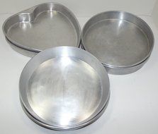 6 Vintage Aluminum Cake Pans N5
