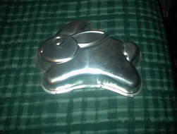 RUNNING RABBIT CAKE PAN : WILTON- # 2105-0611