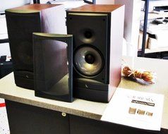 INFINITY 2000.3 3 Channel Speakers in Cherry Wood