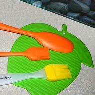 TKH Silicone Teapot Trivets Hot Pads, Set of 3, Red, Green &amp; Yellow N4