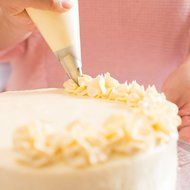 100-Pack of Large Disposable Piping Bags - For Decorating Pastry such as Birthday Cakes and Cookies - 16 Inch... N5