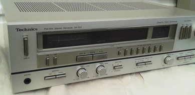 Vintage Technics SA-222 FM/AM Stereo Receiver With Built In Quartz Digital Synthesizer &amp; RARE Battery Back Up... N5
