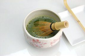 Ryu Mei Ippuku Shino Tataki Sakura Matcha Chawan (Matcha Bowl), Red