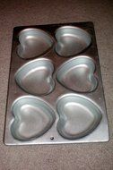Wilton Heart Cake Pan -- 6 Individual Hearts -- as shown