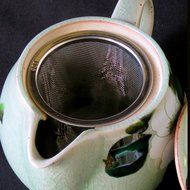 Kutani Yaki(ware) Japanese Teapot Camellia (with tea strainer) N2