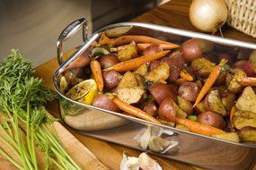 Le Creuset Tri-Ply Stainless Steel Roasting Pan N5