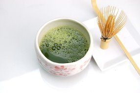 Ryu Mei Ippuku Shino Tataki Sakura Matcha Chawan (Matcha Bowl), Red N4