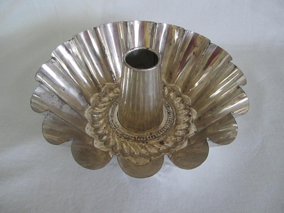 Vintage Fluted Tin Jell-O Mold & Bundt Cake Baking Pan 9" X 3"