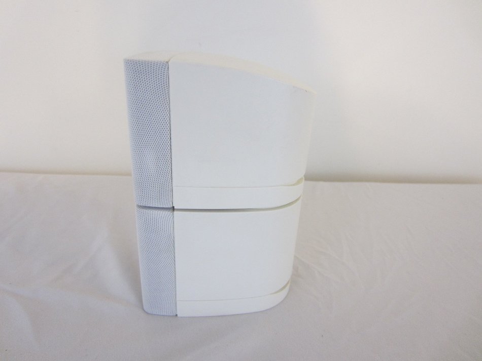 Bose Double cube speaker white. N5