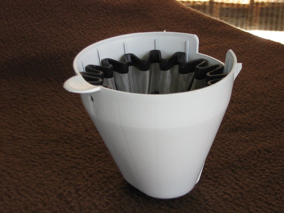Universal Gold Tone Coffee Filter- The #1 Permanent Coffee Filter. (6-12 Cup) N4