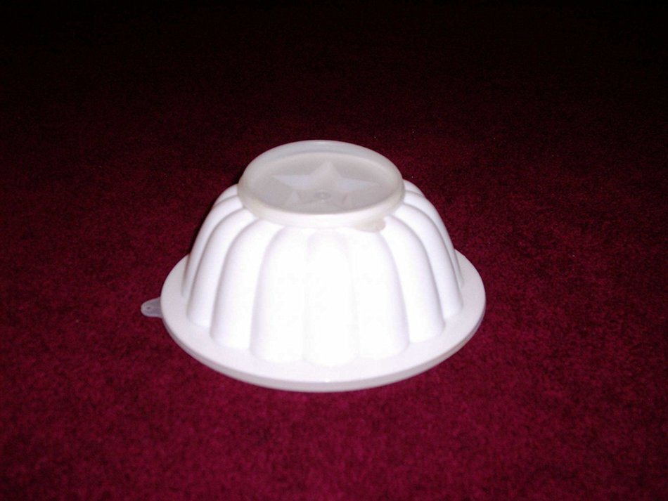 Tupperware Rare Vintage White Jello Mold