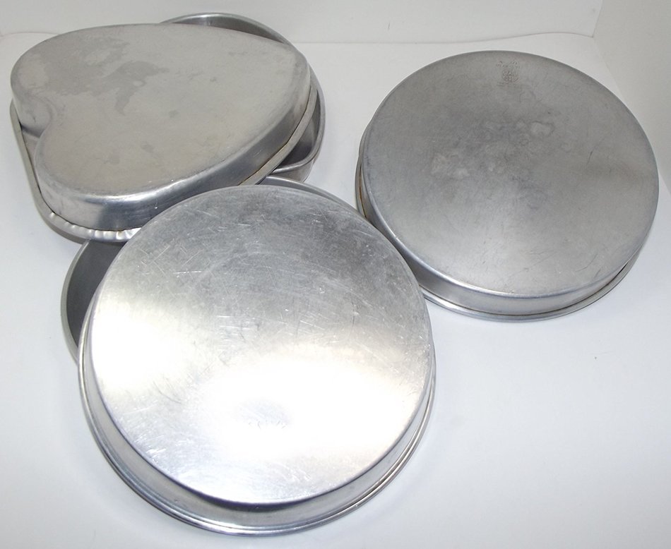 6 Vintage Aluminum Cake Pans N4