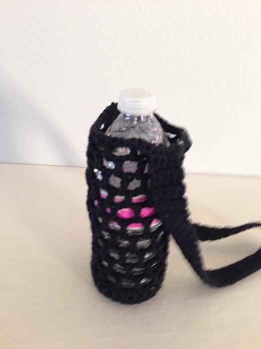 Crochet water bottle carrier, crochet bottle holder in black N2