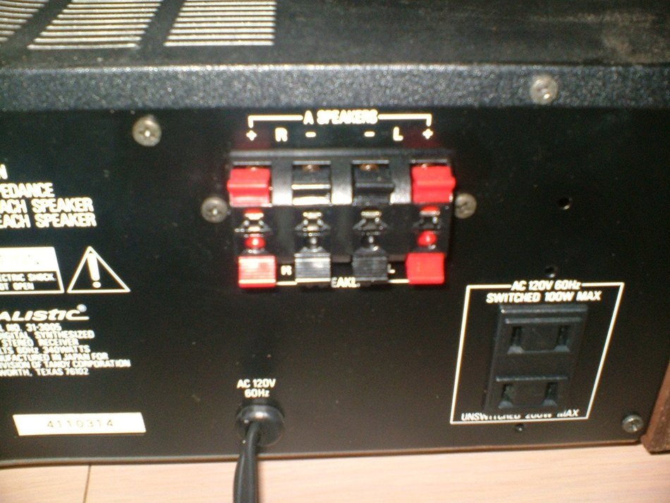 REALISTIC STA 2270 SYNTHESIZED AM/FM STEREO RECEIVER N5