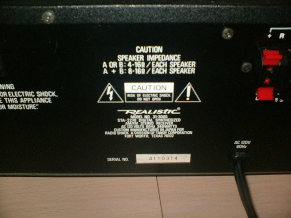 REALISTIC STA 2270 SYNTHESIZED AM/FM STEREO RECEIVER N6