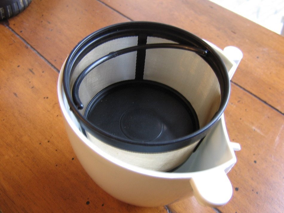 Universal Gold Tone Coffee Filter- The #1 Permanent Coffee Filter. (6-12 Cup) N6