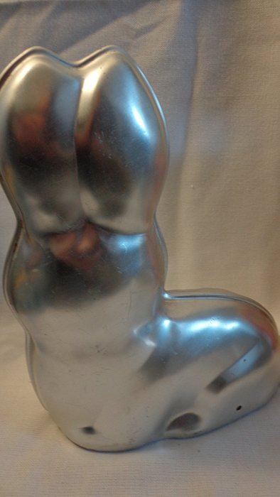 Wilton Aluminum Easter Bunny 3D Cake Pan 502-2227 Bunny Form Pan N3