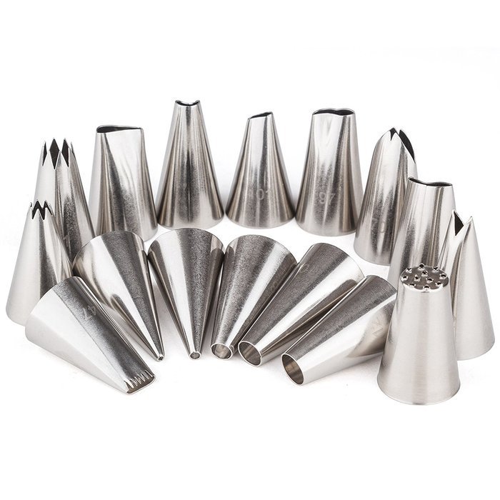 Chic Cuisine 17-piece Cake Decorating Tips Set Incl. 16 DURABLE Professional Quality SEAMLESS Stainless Steel... N5