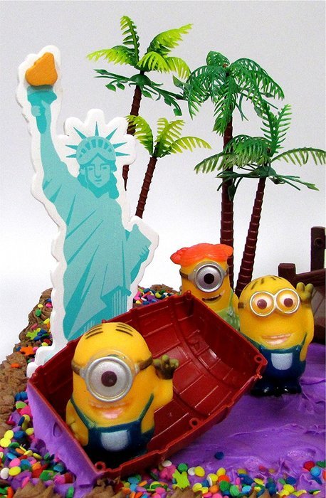 DESPICABLE ME 14 Piece Birthday Cake Topper Set Featuring 10 Random Despicable Me Figures, Includes Themed Decorative... N5