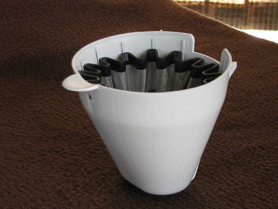 Universal Gold Tone Coffee Filter- The #1 Permanent Coffee Filter. (6-12 Cup) N9