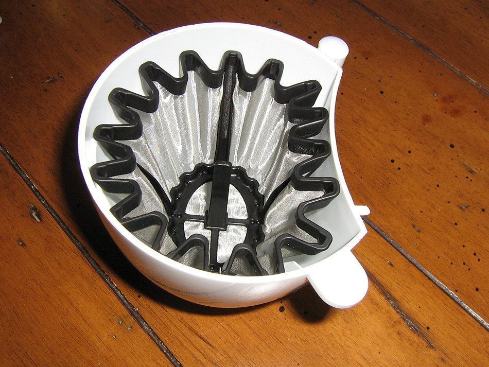 Universal Gold Tone Coffee Filter- The #1 Permanent Coffee Filter. (6-12 Cup) N10