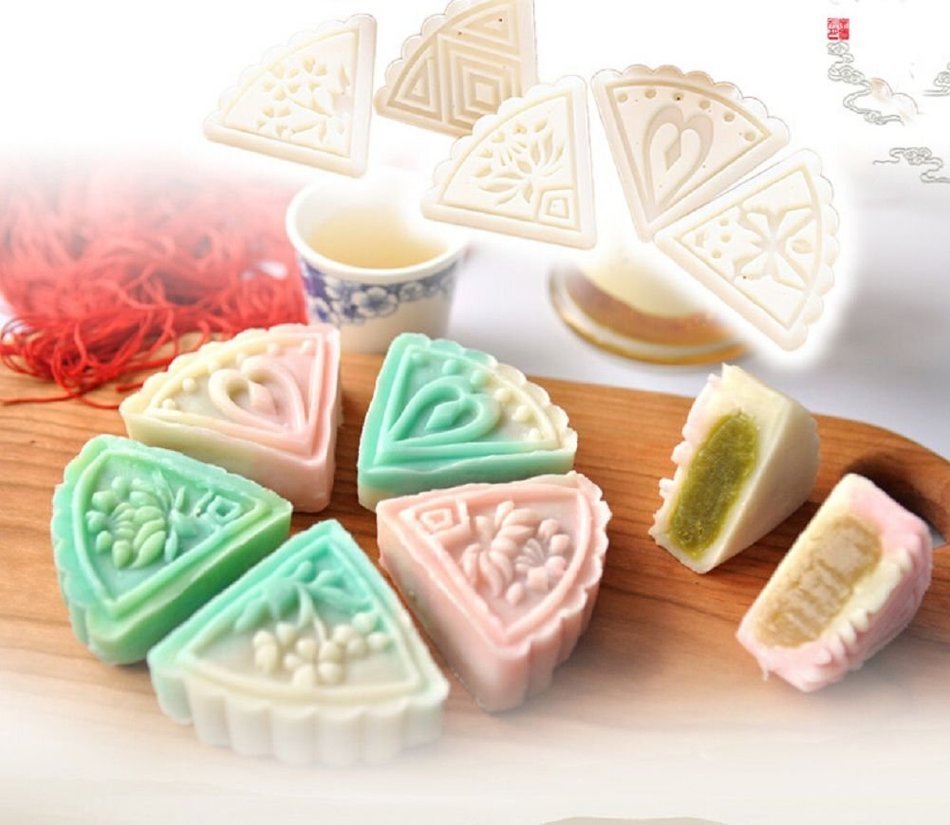Stuffwholesale Mooncake Mold Triangle Flower Press Mold with 5 Stamps N5